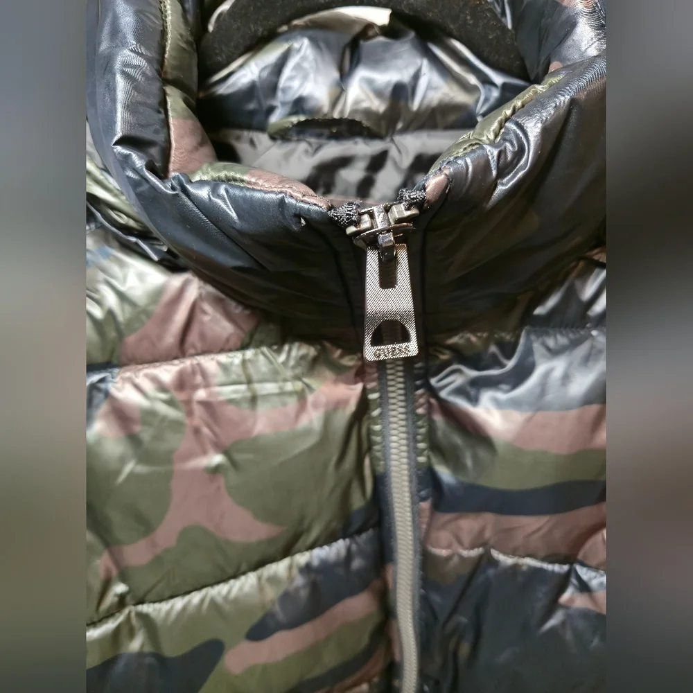 Guess Men's Puffer Jacket - Black and Green - Picture 3 of 14